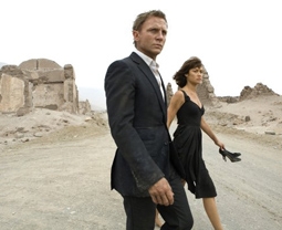 Daniel Craig & Olga Kurylenko in Quantum of Solace