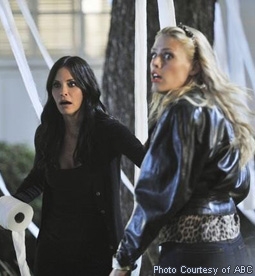 Courteney Cox & Busy Philipps in Cougar Town