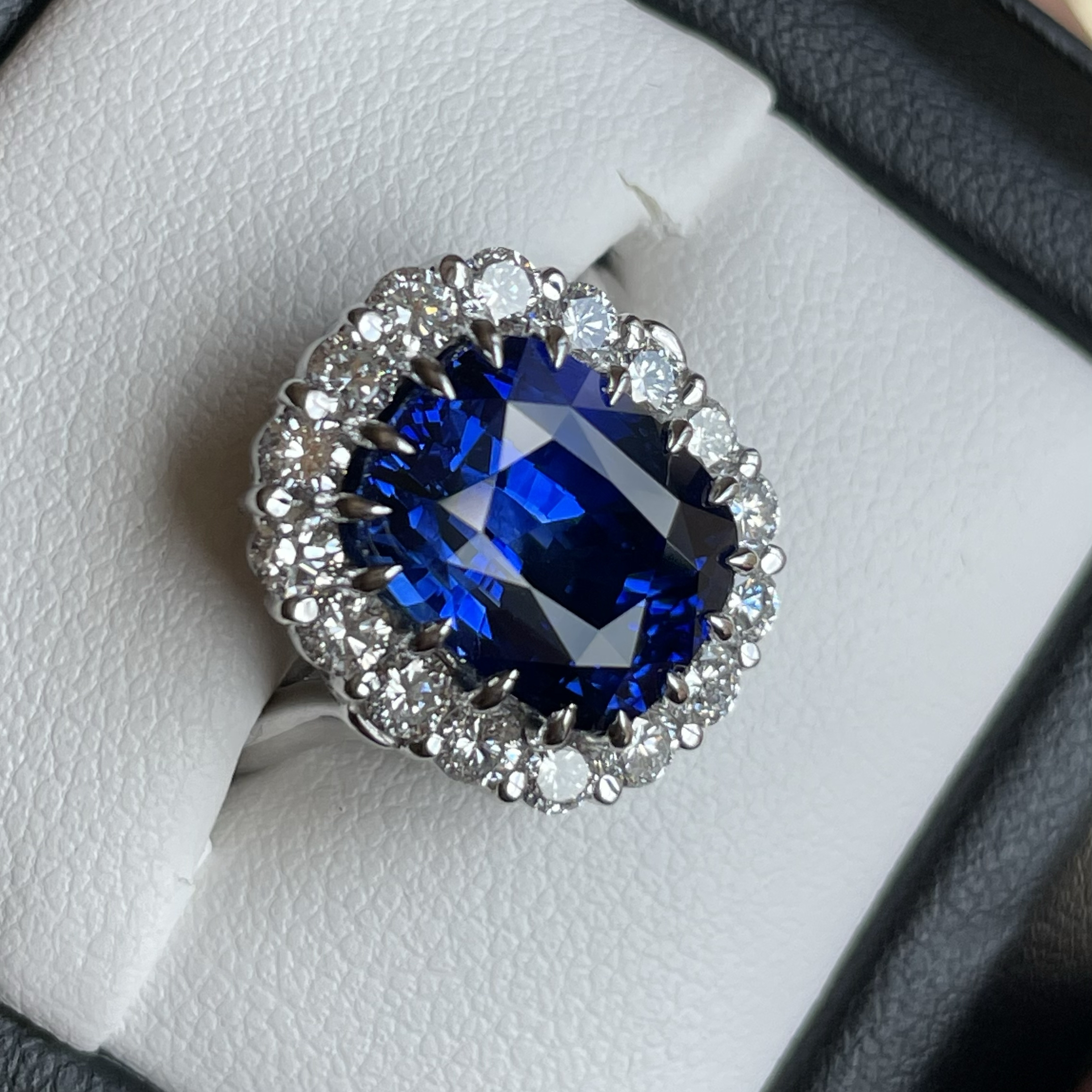 Ceylon blue sapphire statement ring Image