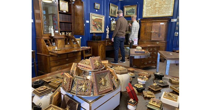 19th Annual Lauritzen Gardens Antiques Show Combines Antiques, Whimsy & a Bit of the Unexpected to Raise $1.4 Million for Omaha's Public Garden - Vimarsana News
