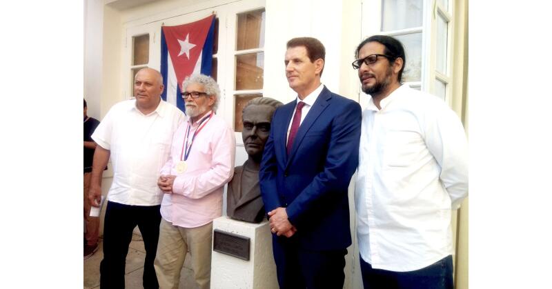 In Cross-Cultural Milestone, Cuban Poet and Editor Alex Pausides Receives 2023 Mundus Artium Prize from U.S. Delegation - Vimarsana News