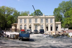 OneStoneWorld Inc. Supplied the French Limestone to the Exquisite Nashville Home of US Collectors Marlene & Spencer Hays