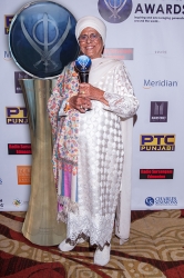 Bhai Sahiba Bibiji Inderjit Kaur Khalsa Awarded Sikhs in Education at the Sikh Awards 2017 in Toronto