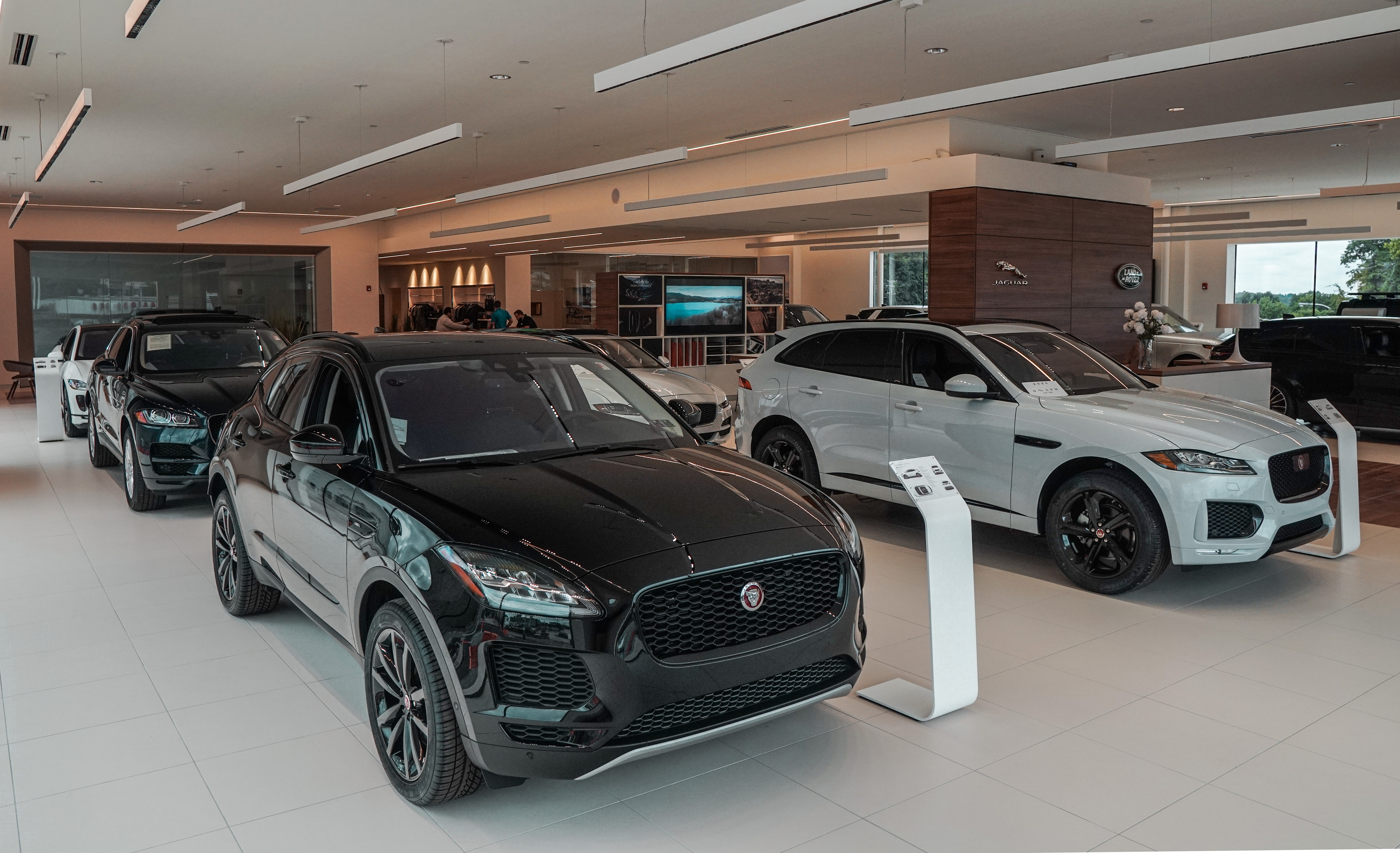 A&L Motor Sales Unveils State-of-the-Art Showroom for Jaguar and Land Rover