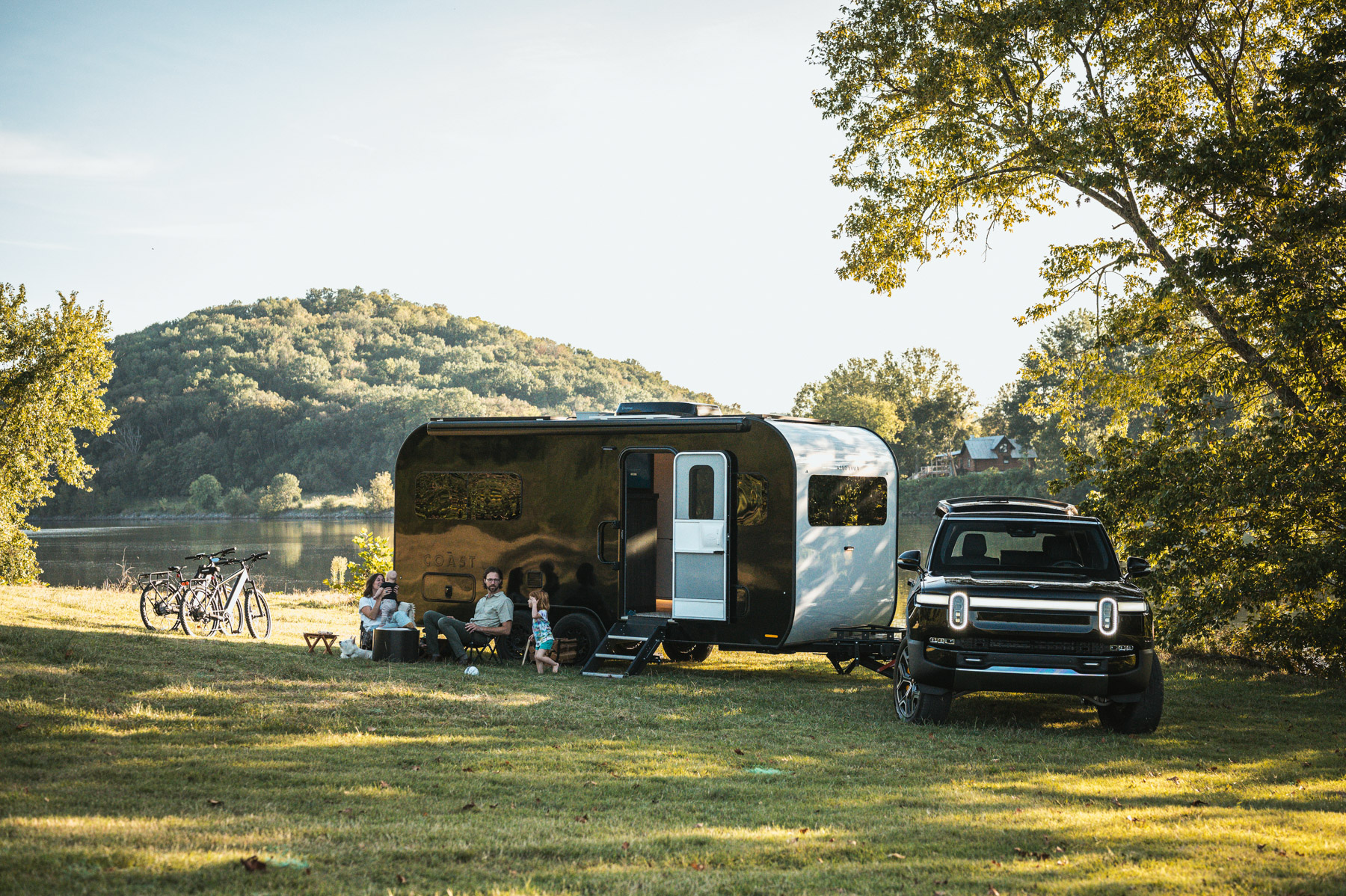 Aero Build's Coast Model 1 Sets the New Standard for Luxury Travel Coast by Aero Build Debuts Comfort to Off-Grid Travel