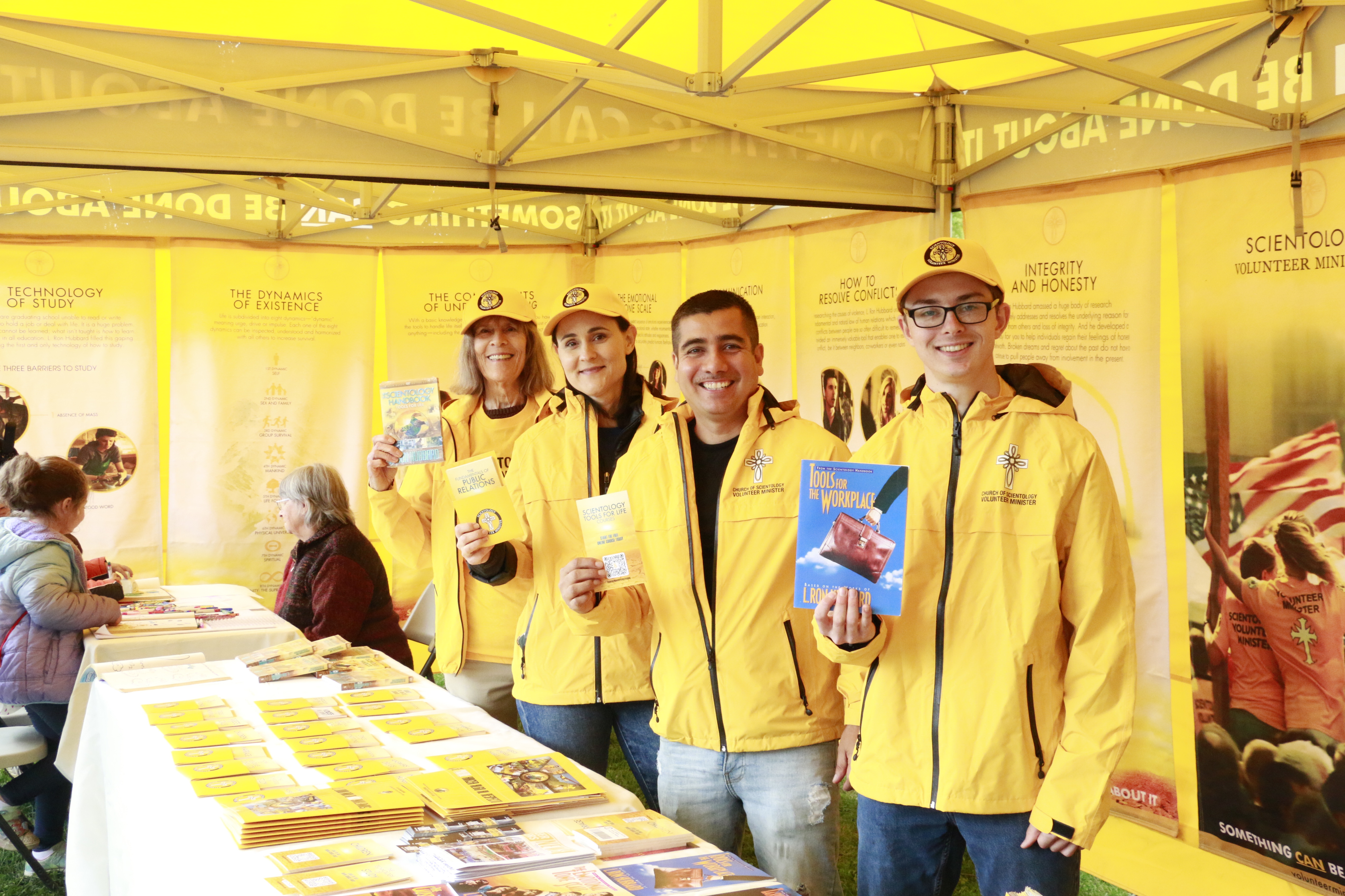 Scientology Volunteer Ministers Reach Out with Practical Solutions at Kids Day in Sacramento