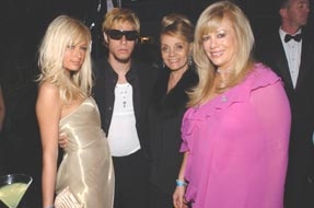 Paris Hilton, Paris, his mom, & Daphna Ziman at the  6th Annual Children Uniting Nations Oscar Party 2005