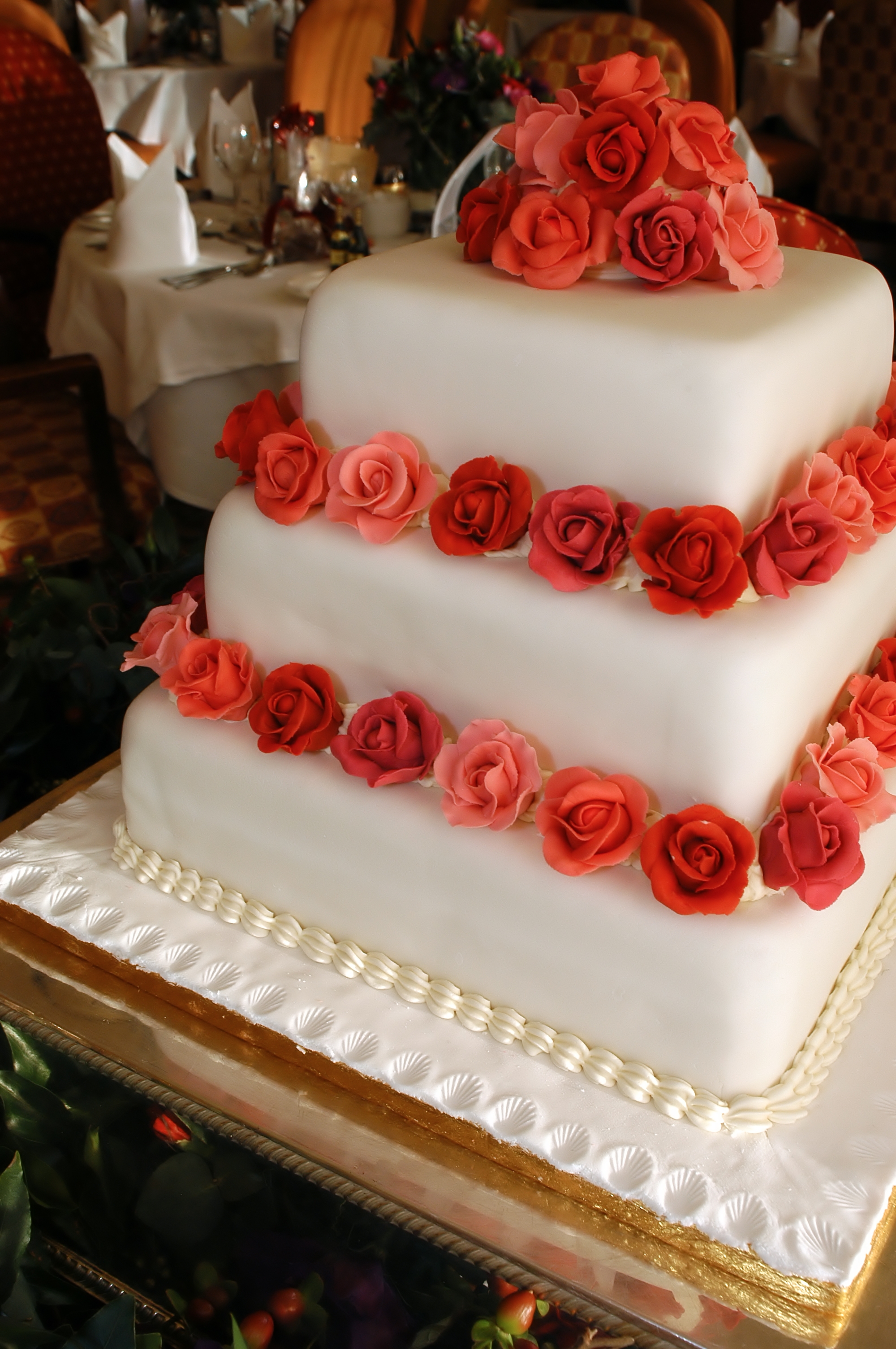 Red roses cake Image
