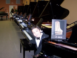 6 Year old Child Prodigy Performing at the Britto Art Gallery - Lincoln Road, Miami Beach 4:00 PM - March 25, 2007