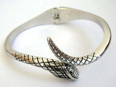 Fashion bangle bracelet with snake pattern central design