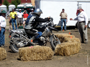 BMW 1200GS does the tight turn at the 49er English Trials