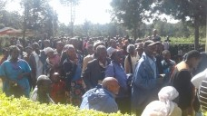 Hundreds of Kenyans show up to receive medical care