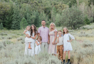 Family Rate Mortgage’s founder, Shane Barker, with his wife, Tiffany, and their five lovely children