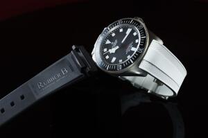 Pelagos FXD 42mm titanium case Navy blue fabric strap