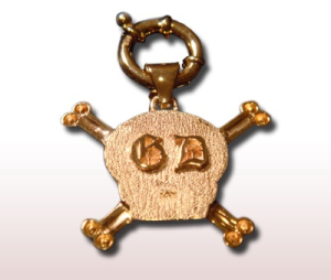 Back of Limited Edition Bensley's Skull and Crossbones Dog Collar Charm for "Everybody Wins at the Oscars(R)!" Gift Bag