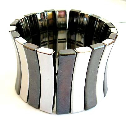 Fashion stretch bracelet in multi black and silvery flat curved strip design