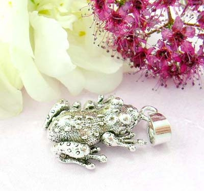 Body custom jewelry online store sterling silver pendant with frog and dotted decor on the body